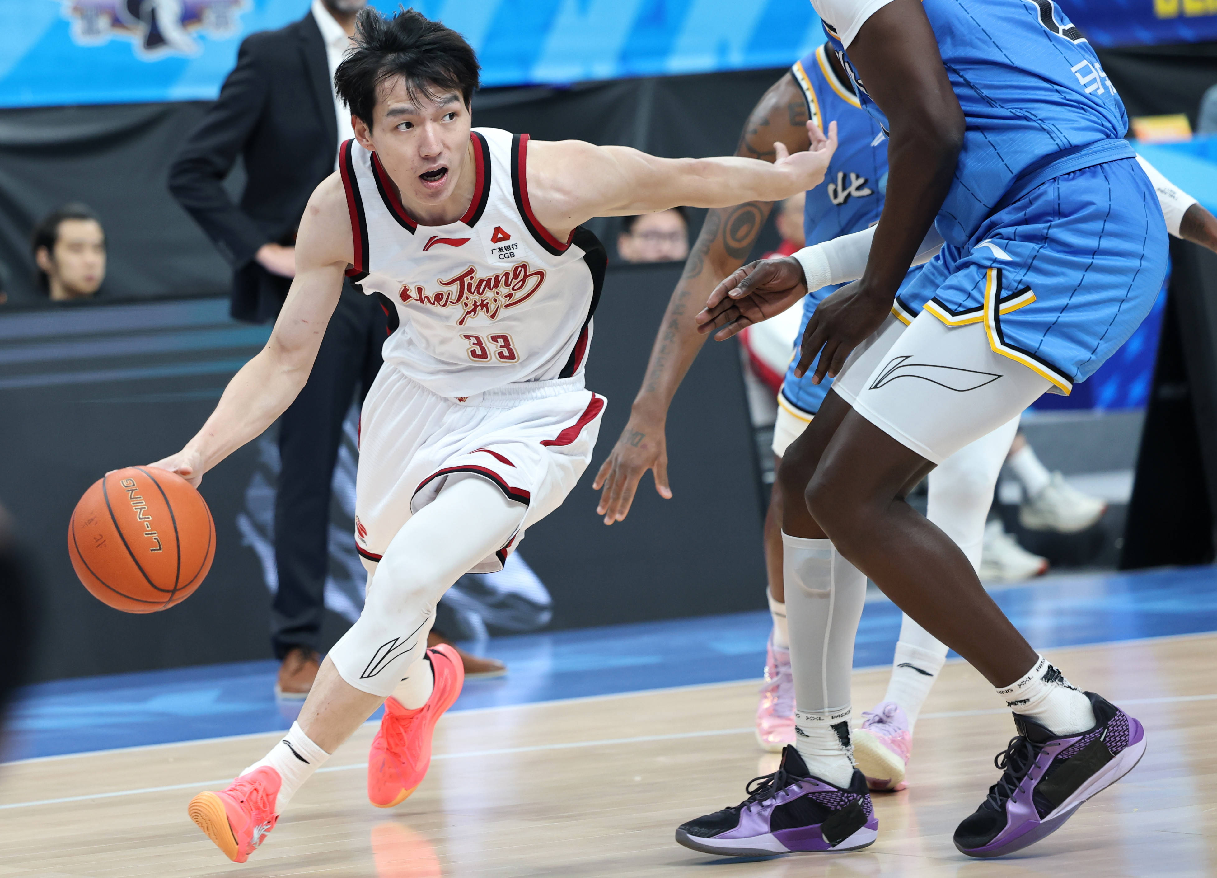 包含浙江稠州今晨绝杀压哨赛后辽宁本钢备战欧超杯，清晨新疆广汇备战亚冠看傻球迷的词条